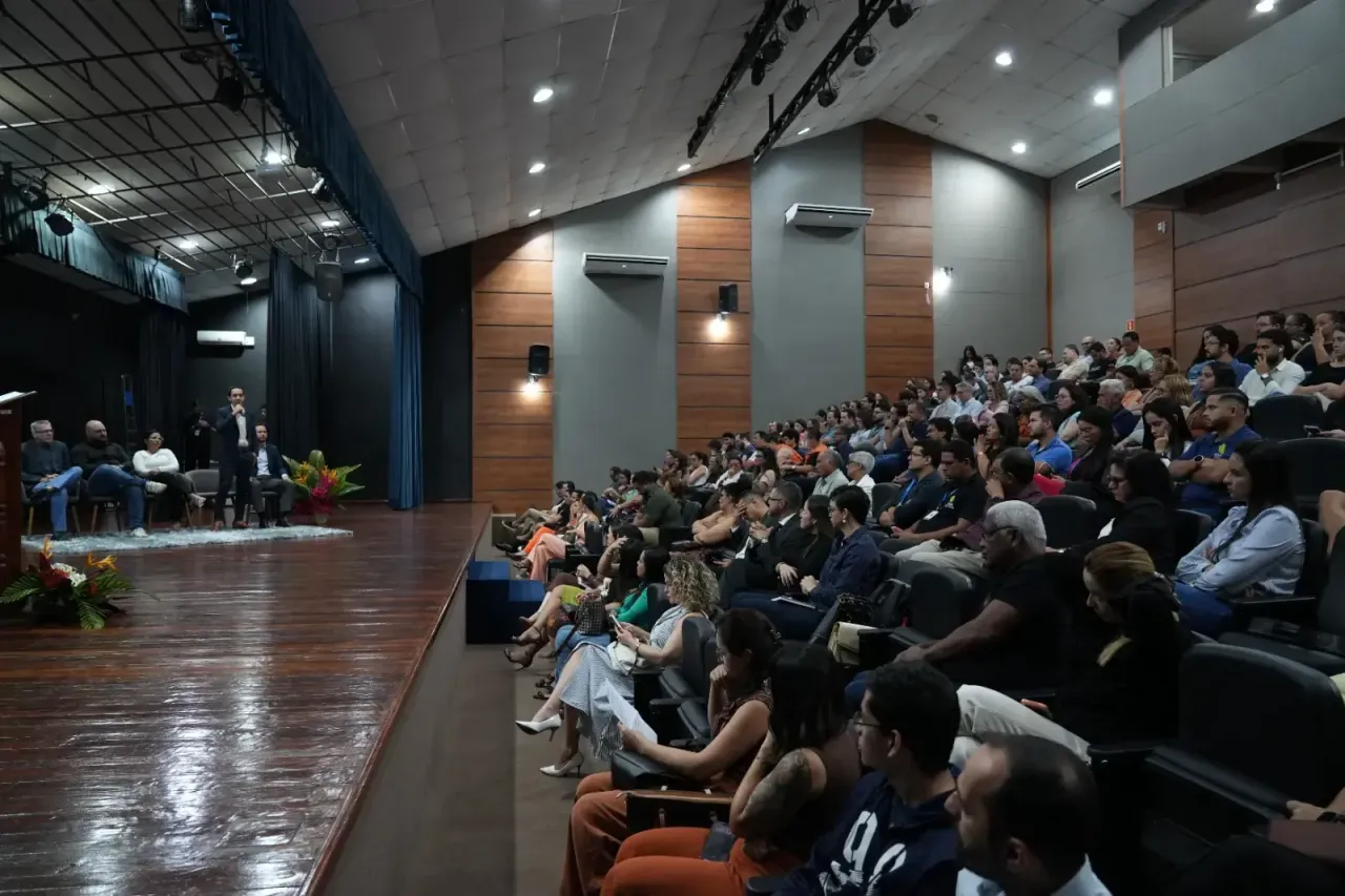 Porto Velho empossa 102 novos diretores escolares selecionados por critérios técnicos
