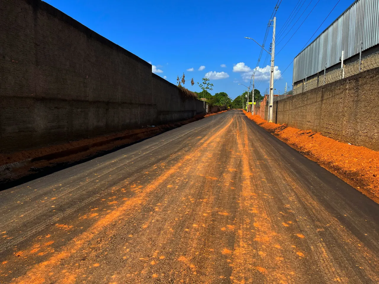 Após quase 30 anos de espera, asfalto chega ao bairro Nova Esperança em Porto Velho