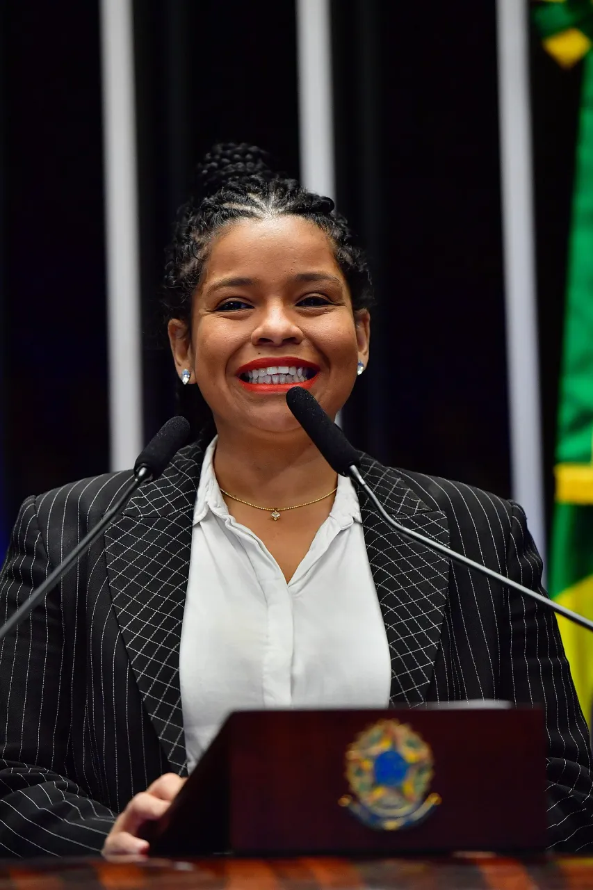 PEC do fim da escala 6x1 avança no Senado e vai à CCJ para relatoria de Omar Aziz